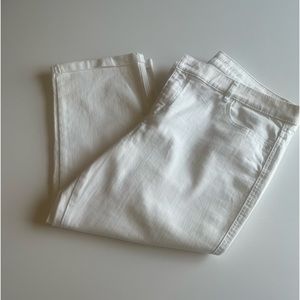 🌹White NY&C skinny crop jeans material size 16 Capris style.
